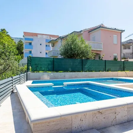 1 Bedroom Beautiful In Apartment