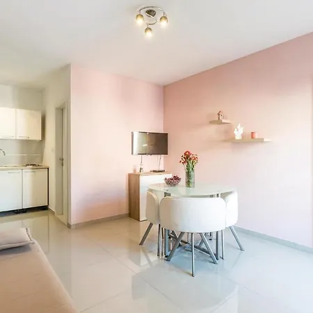 Apartment 1 Bedroom Beautiful In Podstrana