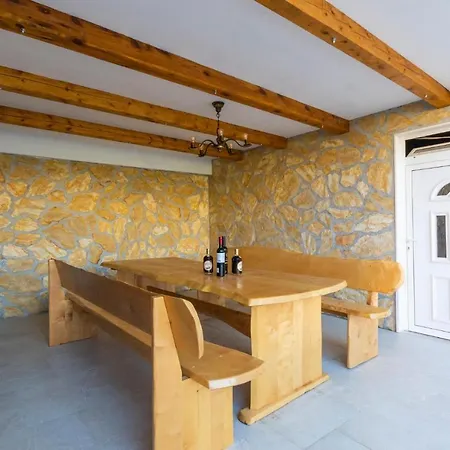 Apartment 1 Bedroom Beautiful In Podstrana