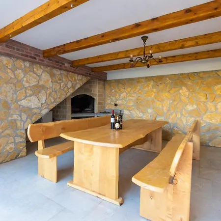 Apartment 1 Bedroom Beautiful In Podstrana