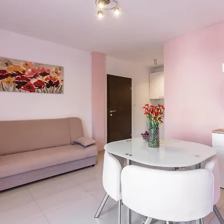 1 Bedroom Beautiful In Apartment