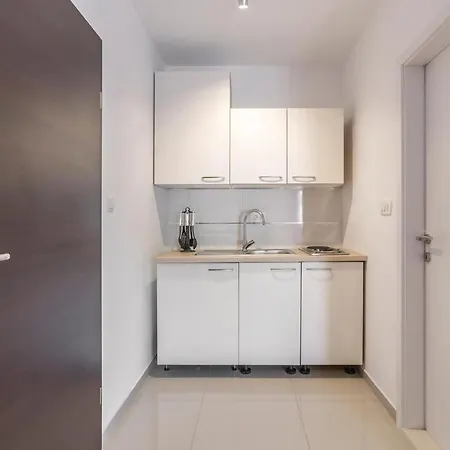 1 Bedroom Beautiful In