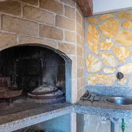 Apartment 1 Bedroom Beautiful In Podstrana