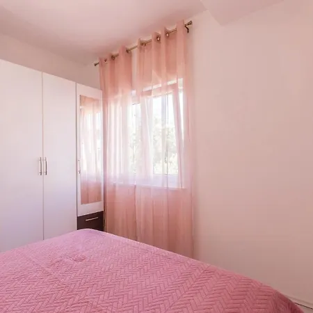 1 Bedroom Beautiful In Podstrana