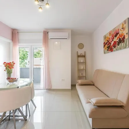 1 Bedroom Beautiful In